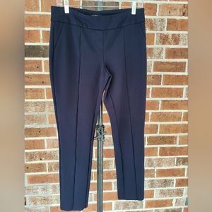 Like new. Womens dress pant, in size: Medium. Color: Navy